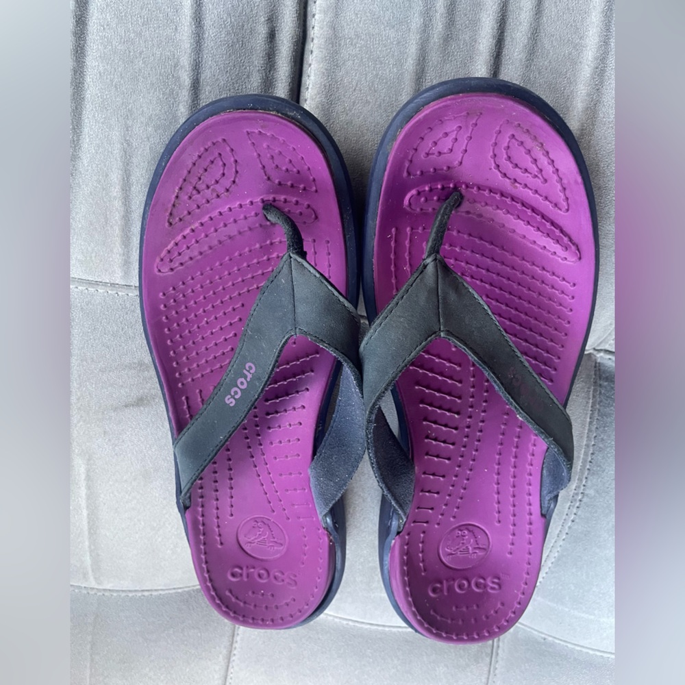 CROCS Women's Flip Flop Sandals in Black and Purple Size 10